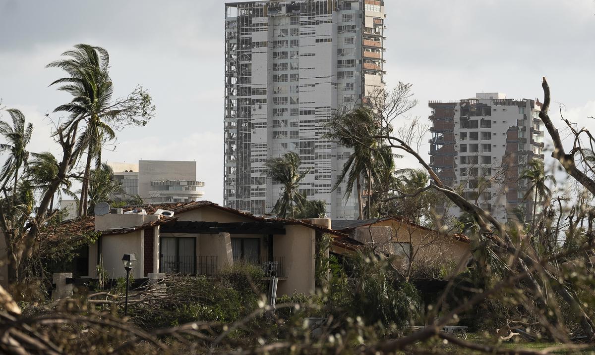Aumenta a 39 la cifra de fallecidos tras el paso del huracan Otis en el sur de Mexico