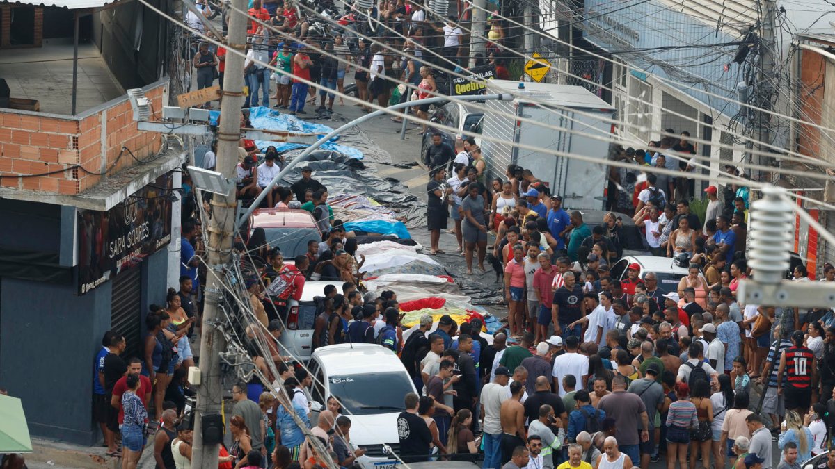 Enfrentamiento a tiros contra narcotraficantes deja mas de 130 muertos en Brasil